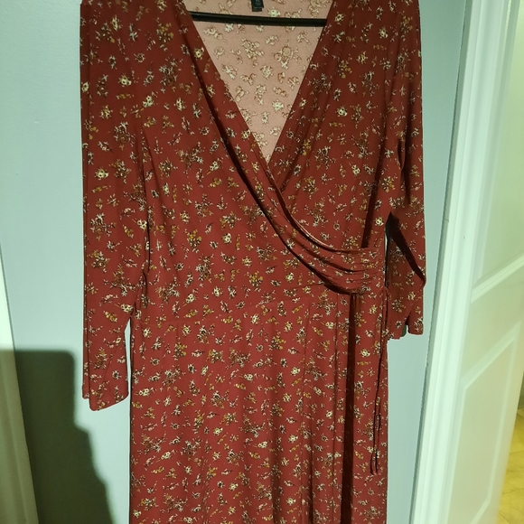 red floral dress - Picture 2 of 3